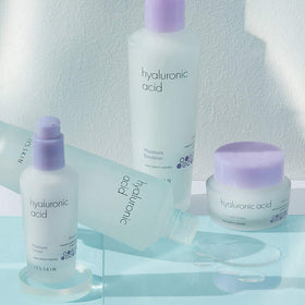 It'S SKIN applying emulsion to face and neck for smooth, hydrated skin result