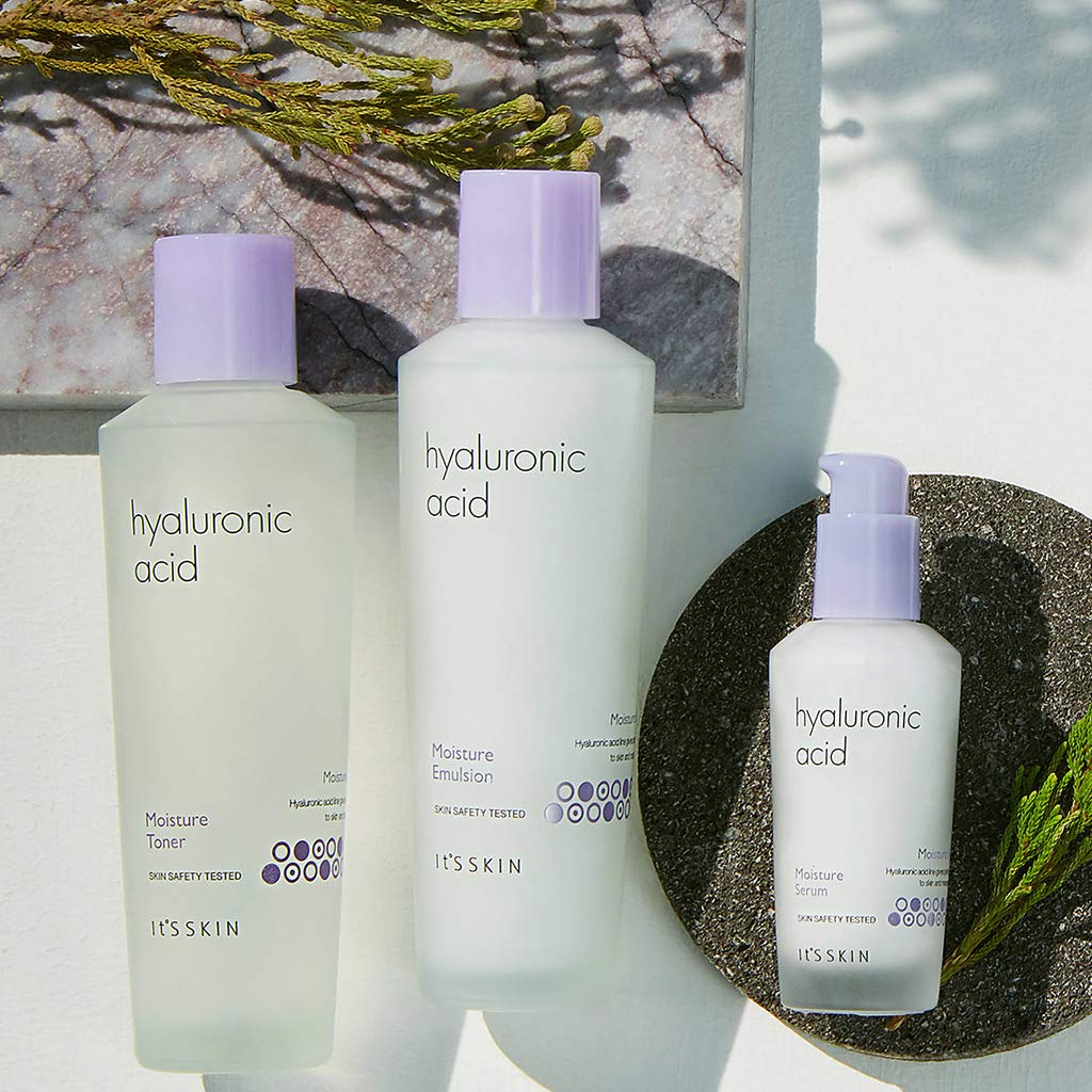 It'S SKIN emulsion in hand to show bottle size and travel-friendly scale