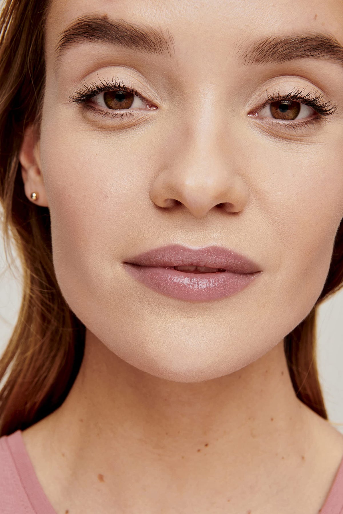 jane iredale model wearing Cosmo gloss showing natural plumping and conditioned look