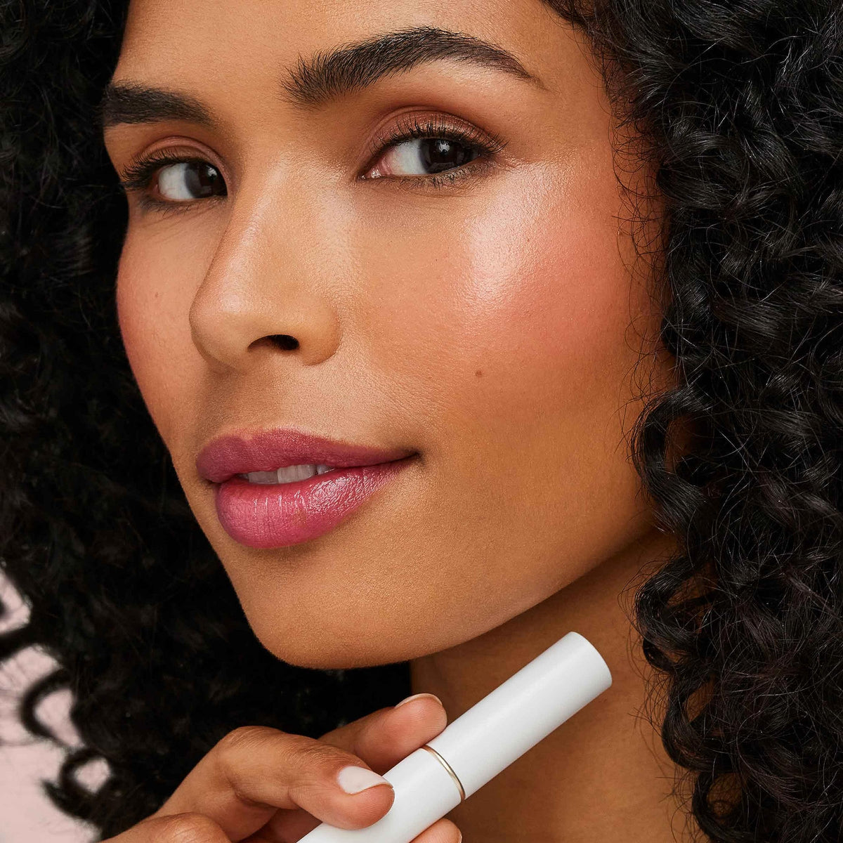 jane iredale on lips demo showing natural custom pink and effortless wear