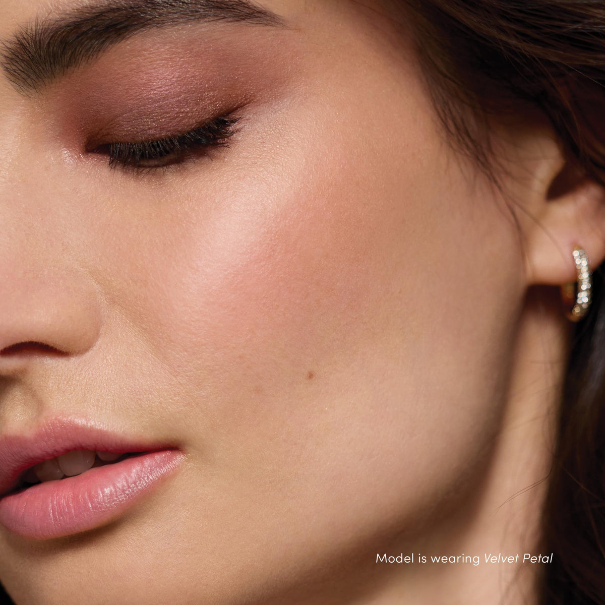 jane iredale textured swatch of Velvet Petal demonstrating buildable color