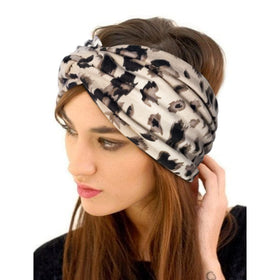 Jesries model wearing headband during workout showing secure non-slip fit