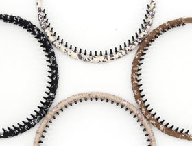 JOBAND close-up of zig zag teeth showing 1.5cm grip for secure non-slip hold