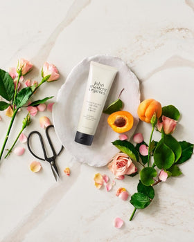 john masters organics spray nozzle detail demonstrating easy application benefit