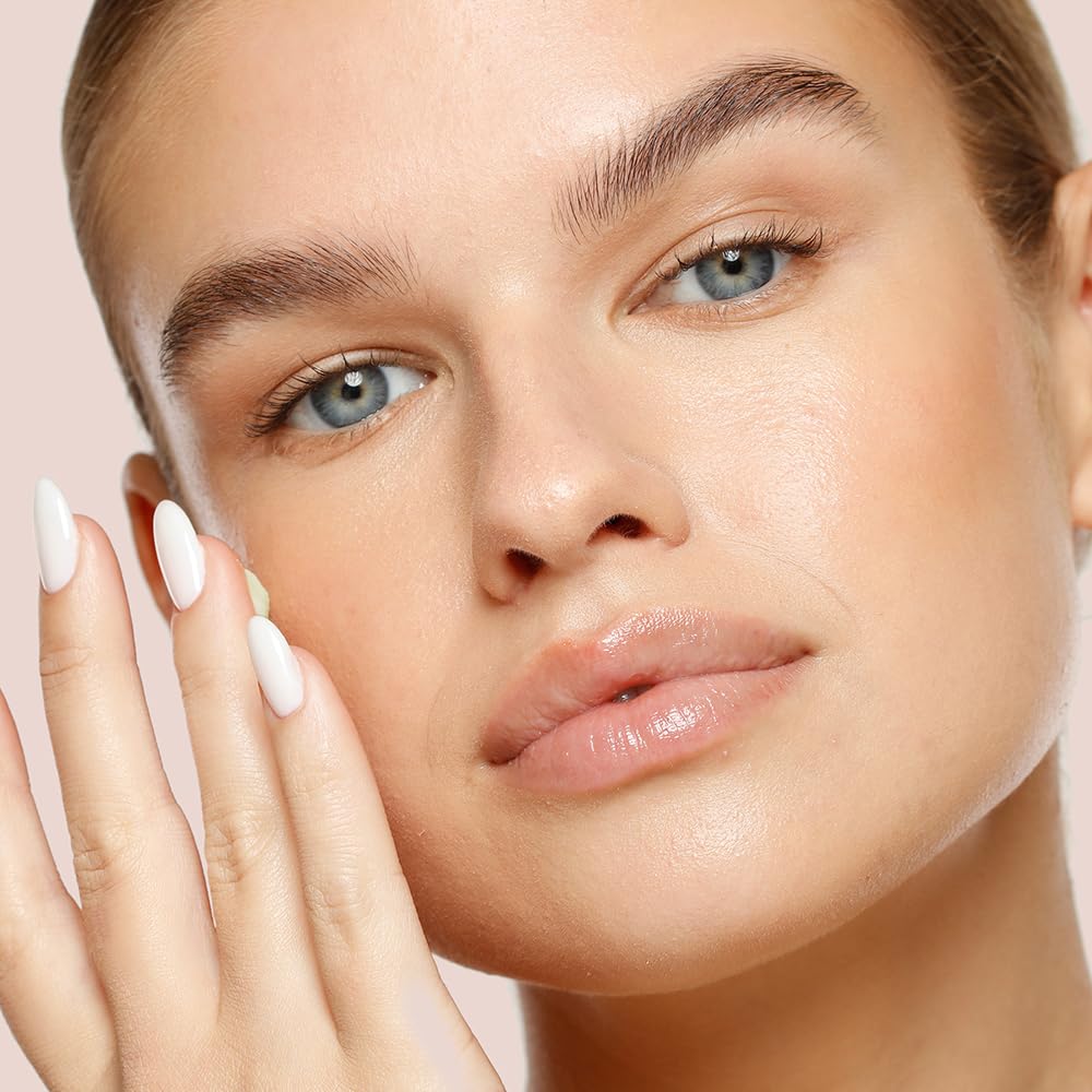 Jouer open jar top view revealing creamy, dense formula
