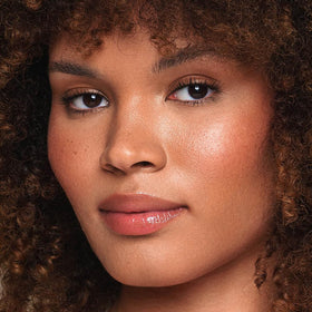 Jouer close-up of applicator wand highlighting smooth glide and control
