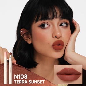 JUDYDOLL applied on lips showing velvet matte finish and long-lasting wear benefit