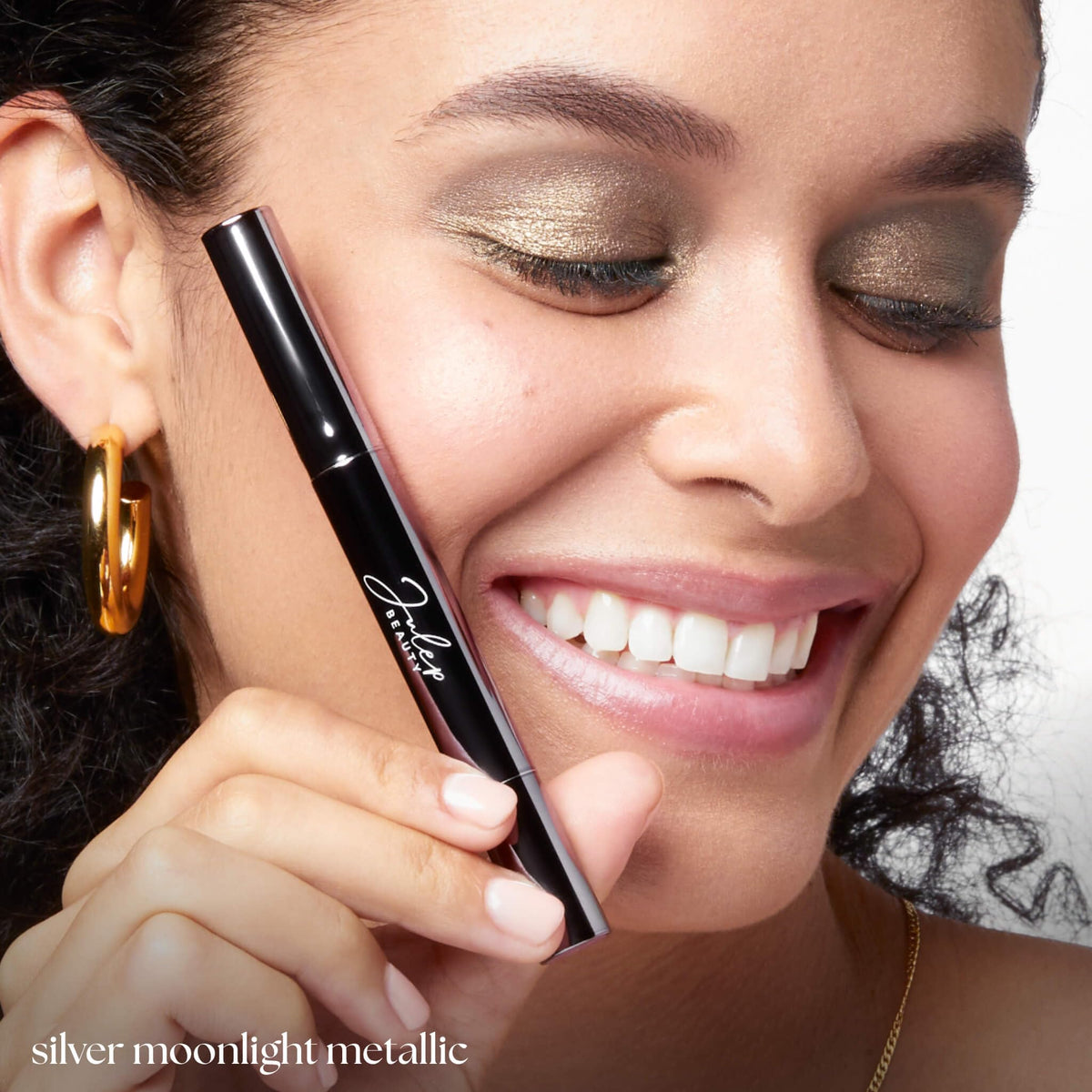 Julep in-use on model’s closed eye demonstrating luminous longwear look