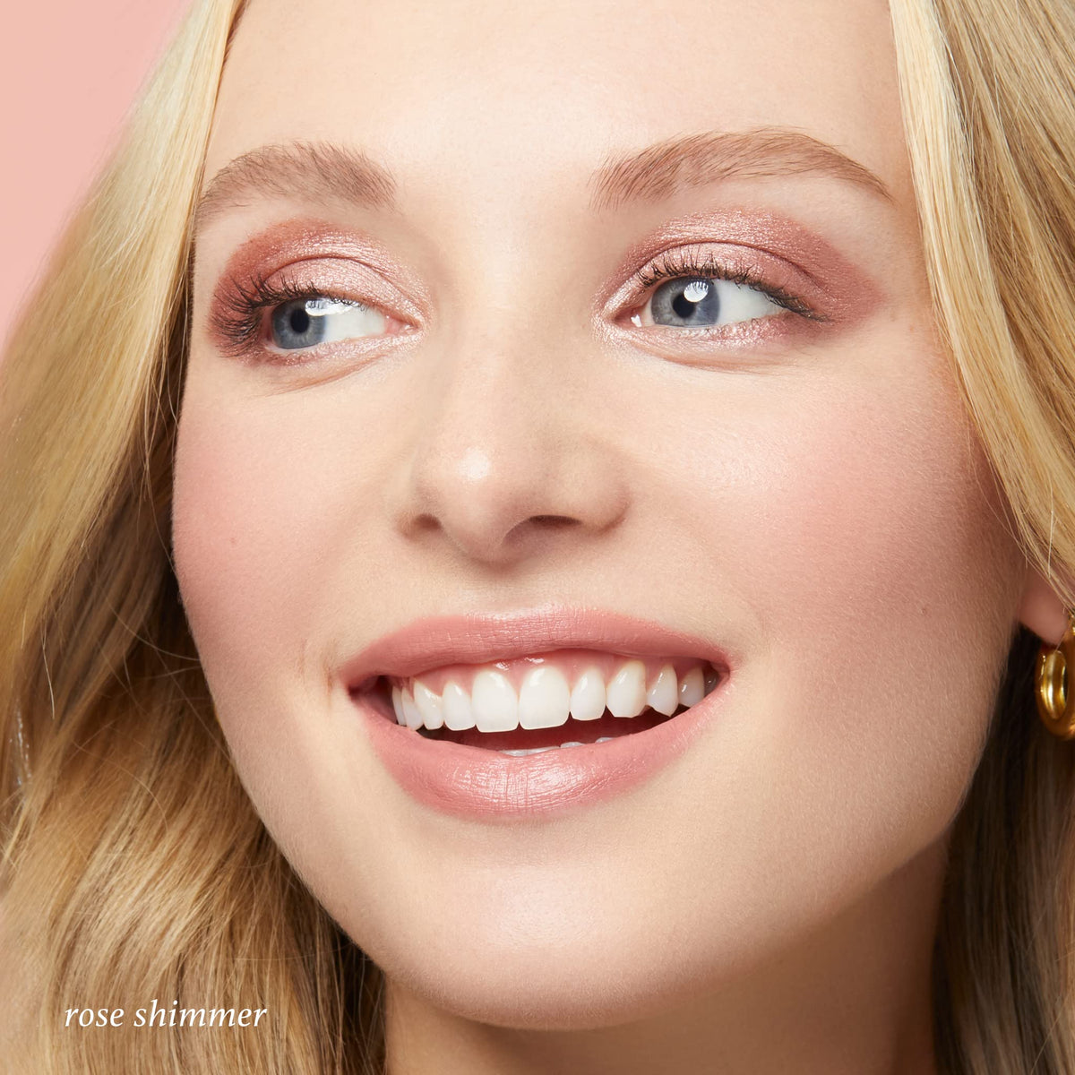 Julep built-in smudger detail demonstrating easy blending on lids