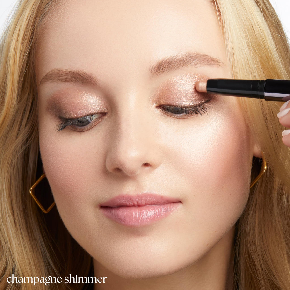 Julep built-in smudger detail for effortless blending and no-brush convenience