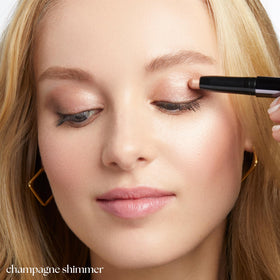Julep built-in smudger detail for effortless blending and no-brush convenience