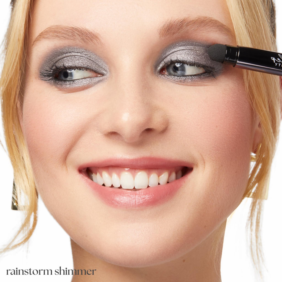 Julep built-in smudger detail demonstrating blending tool for seamless edges benefit