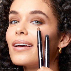 Julep Hazlenut smudger tip closeup demonstrating built-in blending tool for quick diffusion