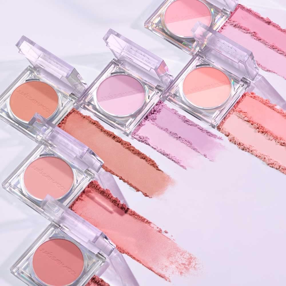 JUNG SAEM MOOL model wearing blush highlighting natural three-dimensional effect