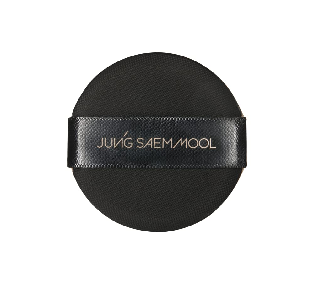 JUNG SAEM MOOL model applying cushion for instant natural-looking skin and soft matte