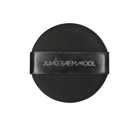 JUNG SAEM MOOL model applying cushion for instant natural-looking skin and soft matte