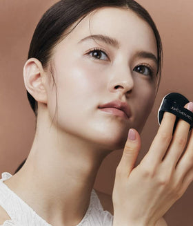 JUNG SAEM MOOL compact next to palm for size comparison and travel convenience