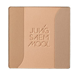 JUNG SAEM MOOL lifestyle shot of compact used for on-the-go sculpting