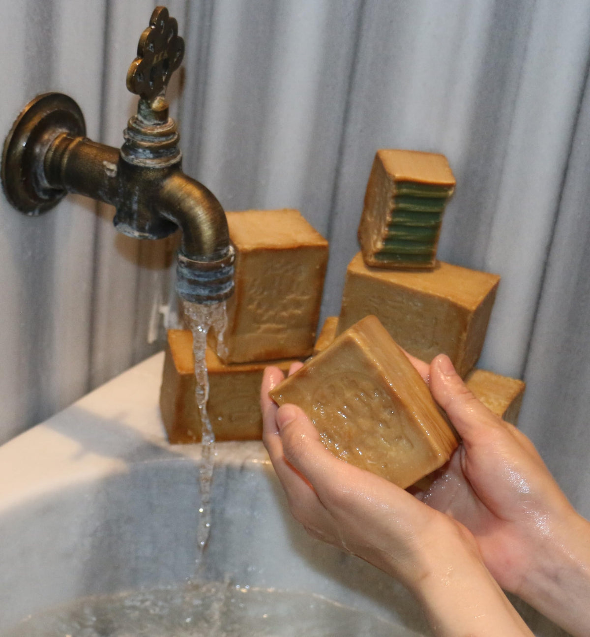 JUSIZA Aleppo soap bar cutaway with olive and laurel visual cues showing traditional formulation