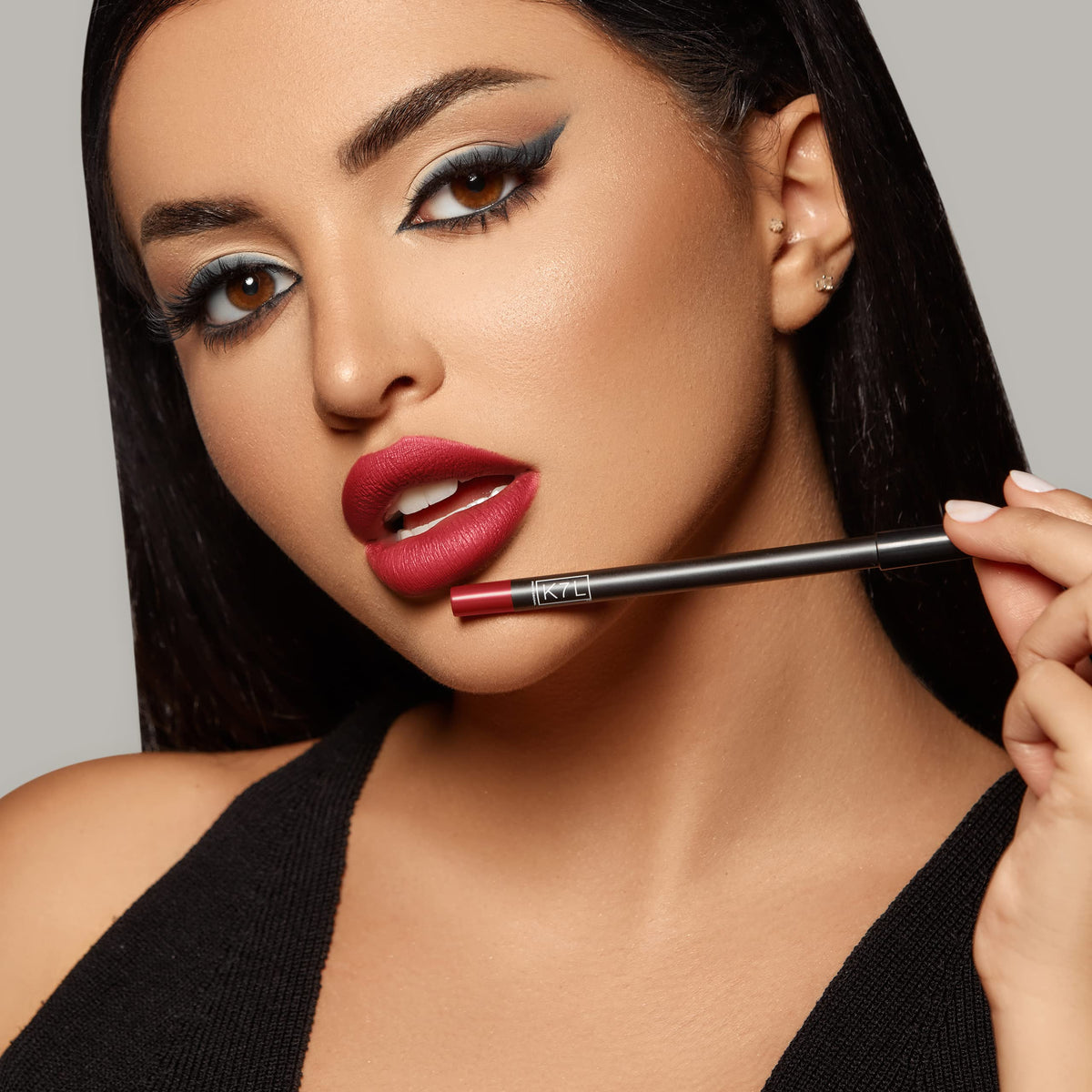 K7L red lipliner next to ruler showing size and cap to ensure portable precision