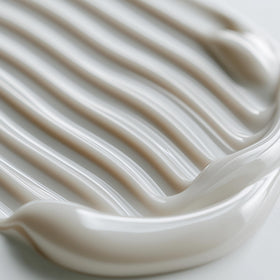 Kareol conditioner texture pour demonstrating creamy hydration without heaviness