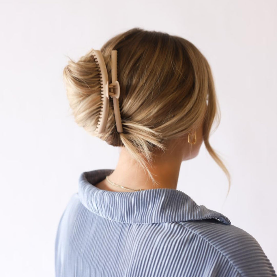 KAXI front packaging Bone shade shows neutral styling and reliable hold
