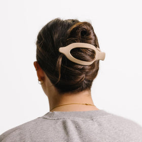 KAXI clip open showing jaw width for large sections and fit