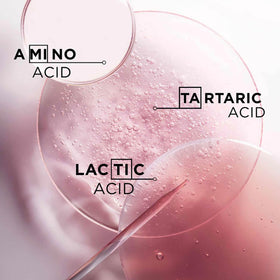 KÉRASTASE close-up of ingredient label highlighting hydrating active benefits