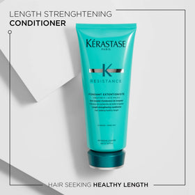 KÉRASTASE creamy texture close-up highlighting nourishing, detangling benefit