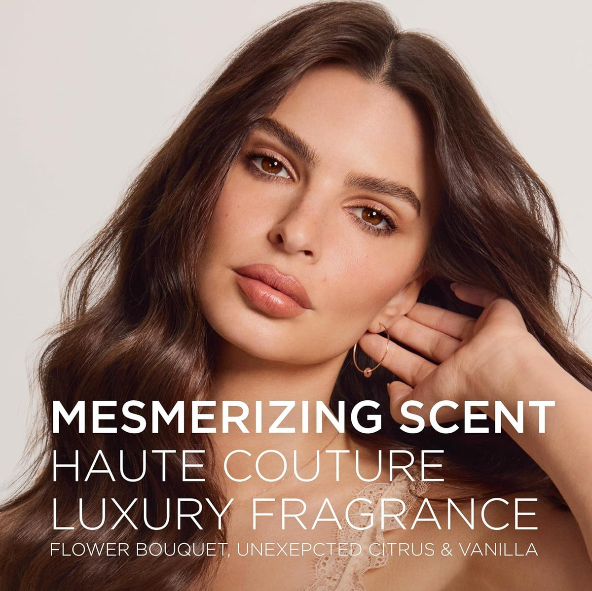 KÉRASTASE closeup of lightweight milky texture for smooth finish