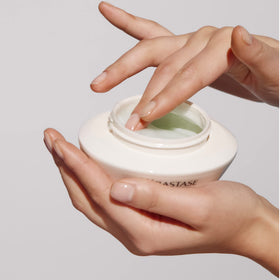 KÉRASTASE ceramide ingredient closeup highlighting strengthening action for cuticle resilience