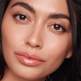 Kevyn Aucoin application lifestyle model applying mascara for lifted lashes