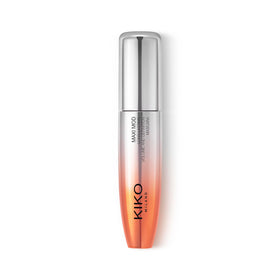 KIKO Milano mascara being applied to lashes illustrating targeted coverage and fullness