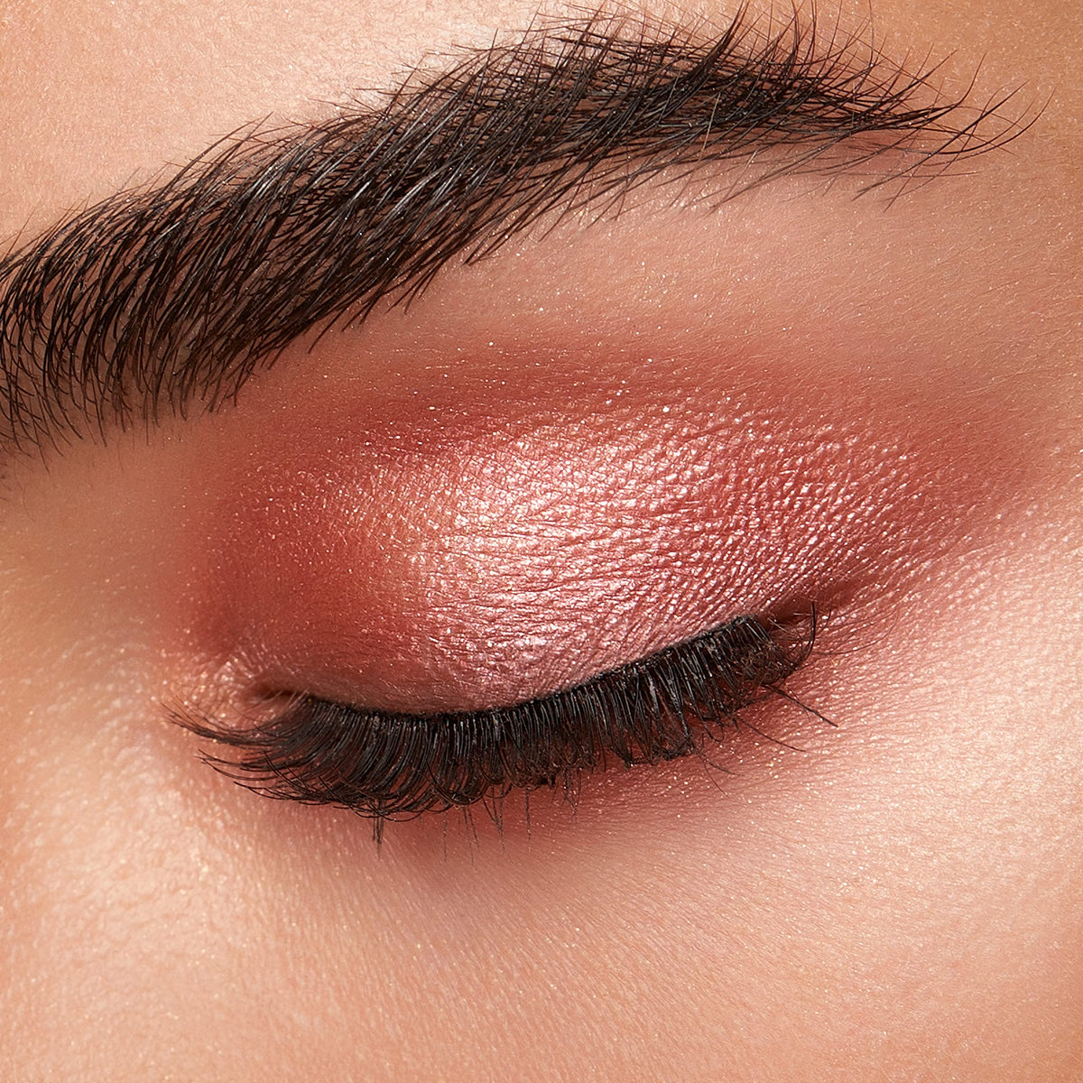Kiko Milano detailed texture image of sparkly shade for high-impact shine