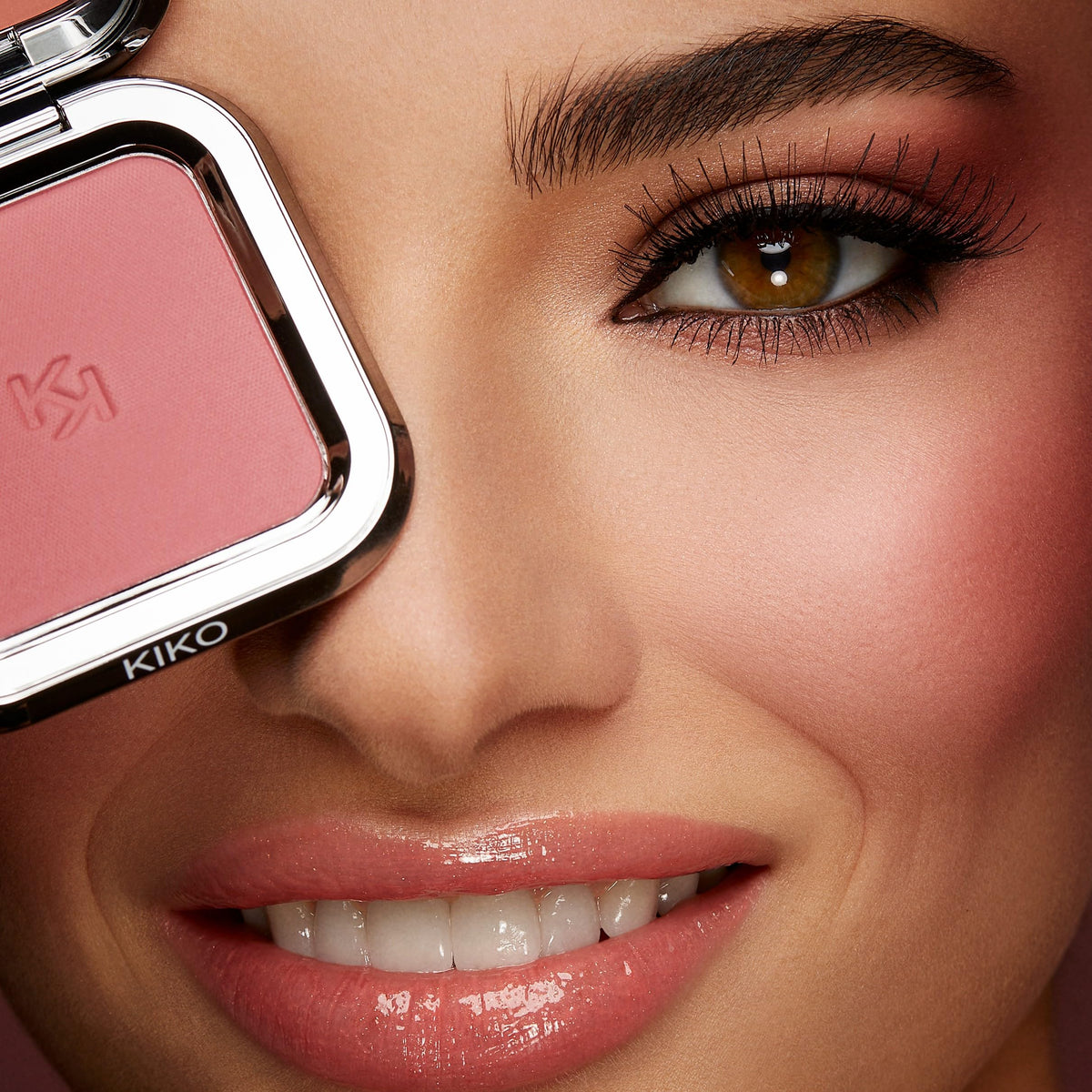 KIKO Milano blush in use on cheekbones demonstrating natural long‑lasting healthy glow
