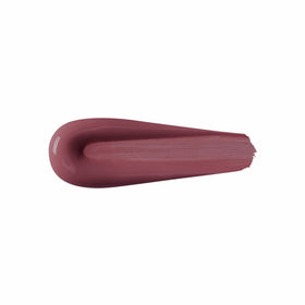 Kiko Milano on lips lifestyle shot showing shade 121 delivering longwear colour and luminous shine