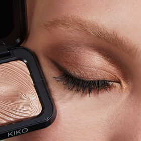 Kiko Milano eye swatch on lid demonstrating wet-applied intense pigment