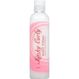 Kinky Curly in-use detangling scene showing improved comb glide and reduced pulling