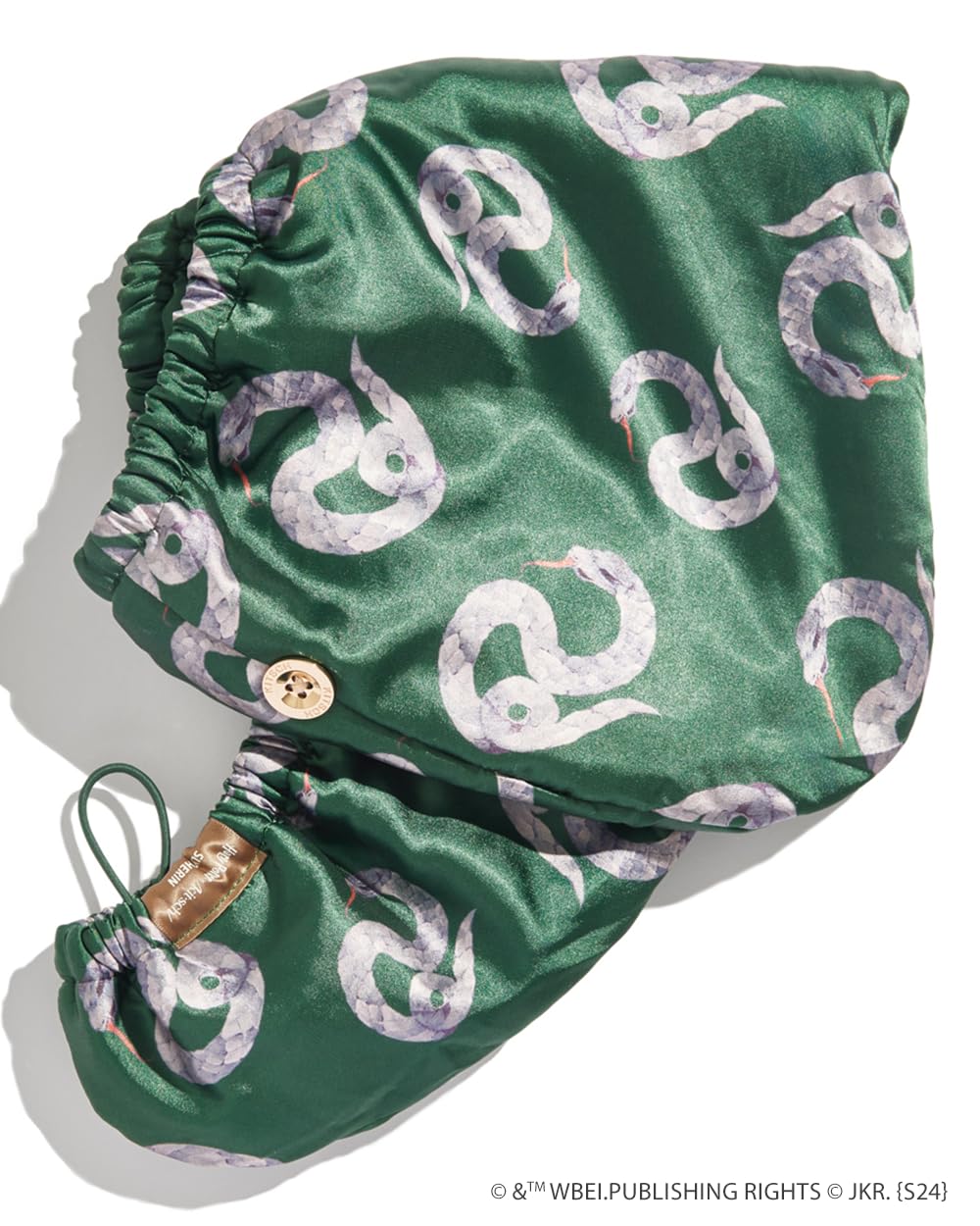 Kitsch towel packed in gym bag promoting fast-dry convenience