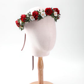 KorViSHOW rose crown styled on bride illustrating romantic wedding-ready finish