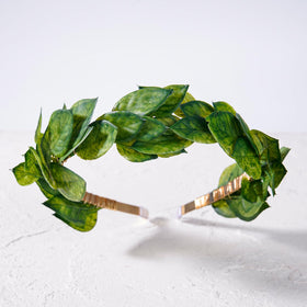 KorViSHOW crown held in hand to show scale and lightweight portability benefit