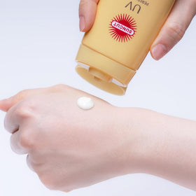 KOSE SUNCUT gel texture closeup highlighting lightweight absorption