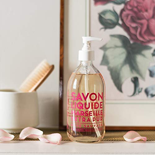 La Compagnie de Provence pouring soap texture showing creamy lather and smoothness