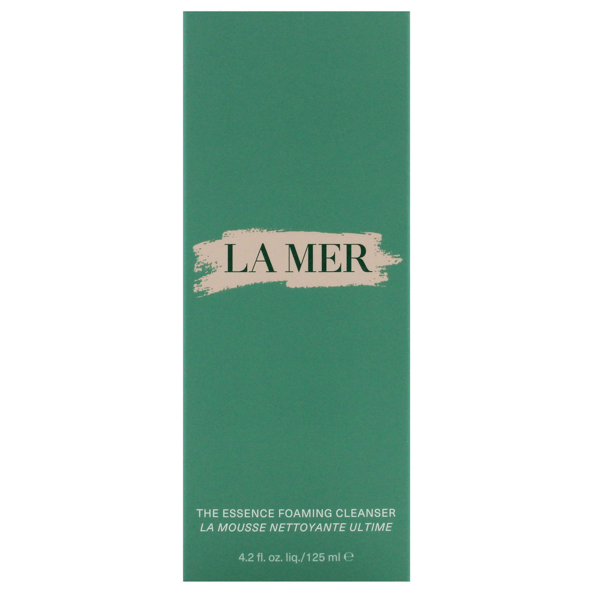 La Mer bottle label detail highlighting premium ingredients and clarity