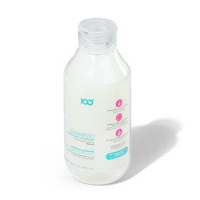La Pocion shampoo texture pouring to show consistency and moisturizing feel