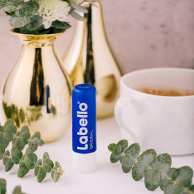 Hand applying Labello balm to lips illustrating quick hydration benefit