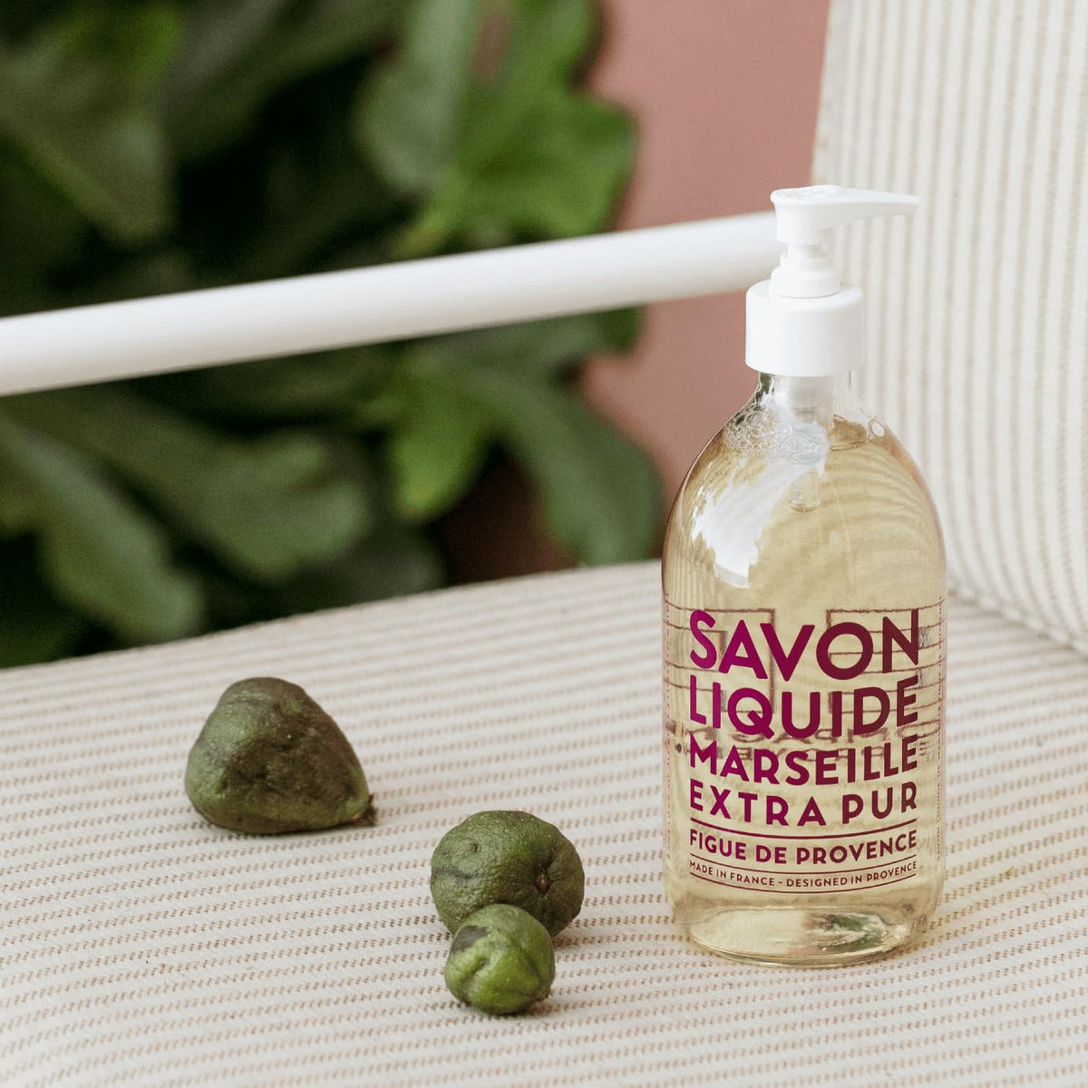 La Compagnie de Provence lather texture close-up showing gentle foaming benefit