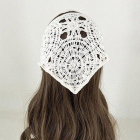 LAIFOOSHEN styled on beach scene showing travel-ready sun protection