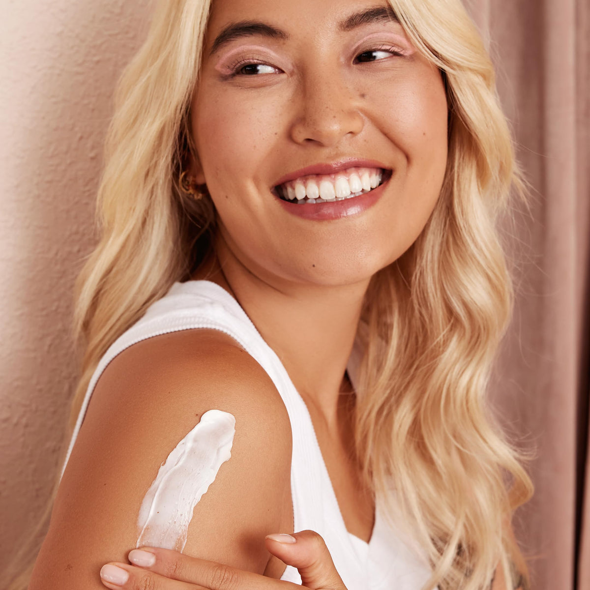 LALICIOUS applying body butter on hand demonstrating quick absorption benefit