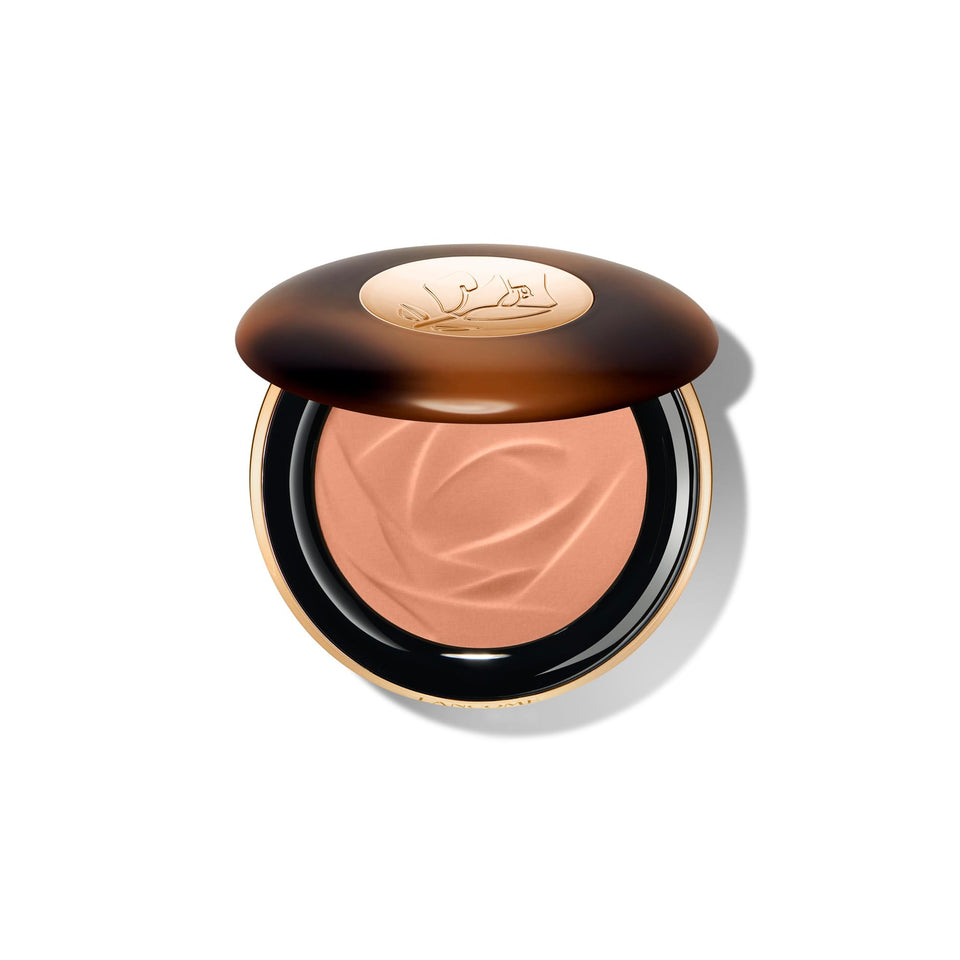 Lancôme bronzer front packaging showing compact and shade 02 Light benefits easy portability